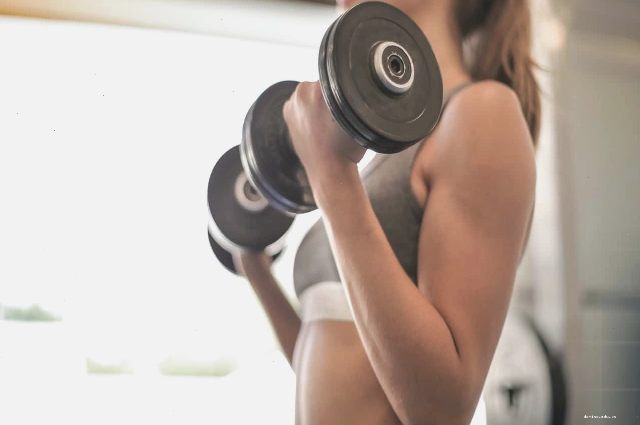 Ảnh minh họa so sánh hiệu quả giảm cân giữa tập cardio và tập tạ