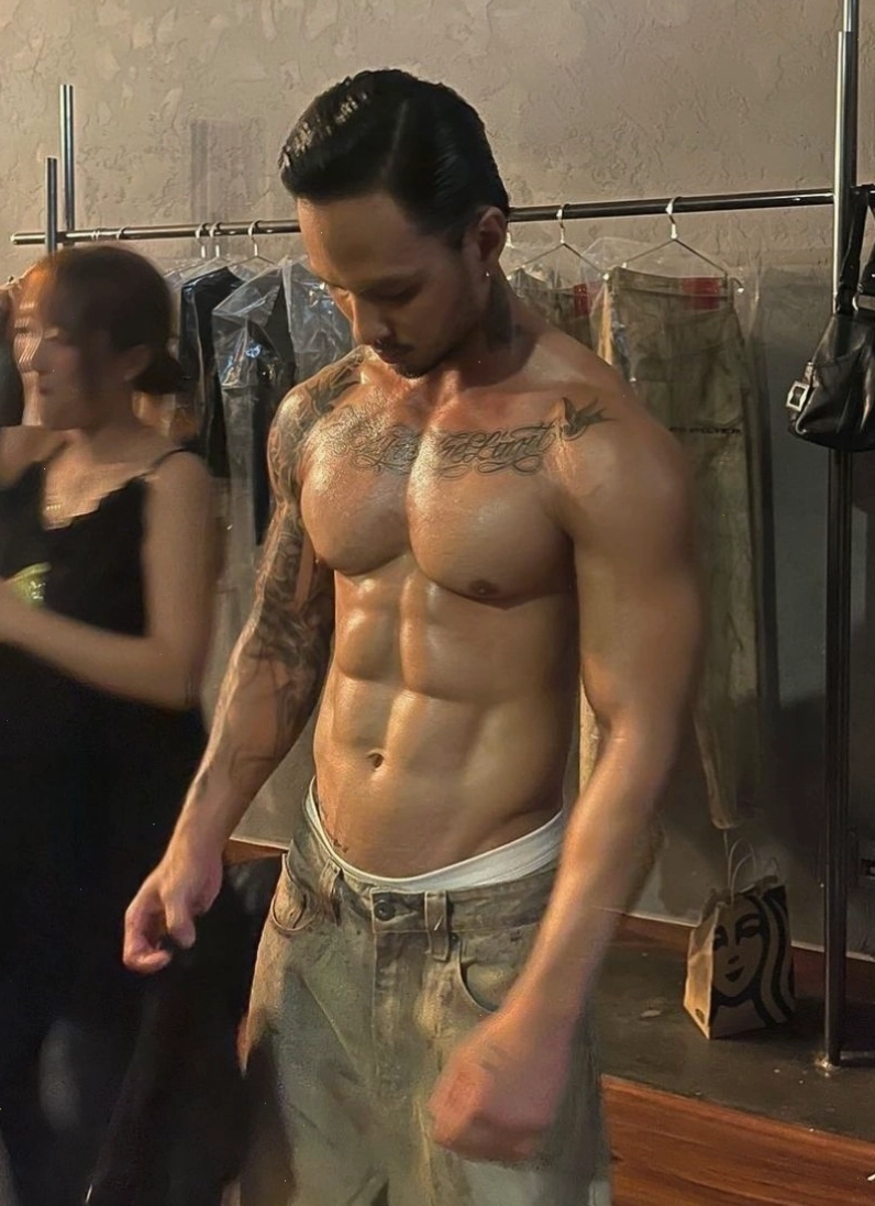 Ảnh trai đẹp 6 múi tập gym