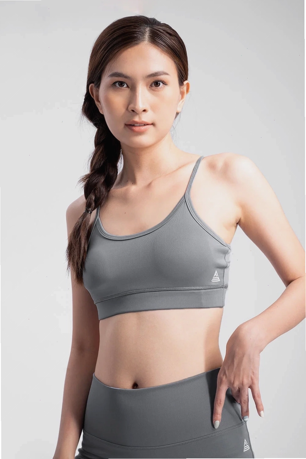 Áo bra gym yoga Theta - Dark Grey - Fitme Sportswear, chi tiết thiết kế ôm sát