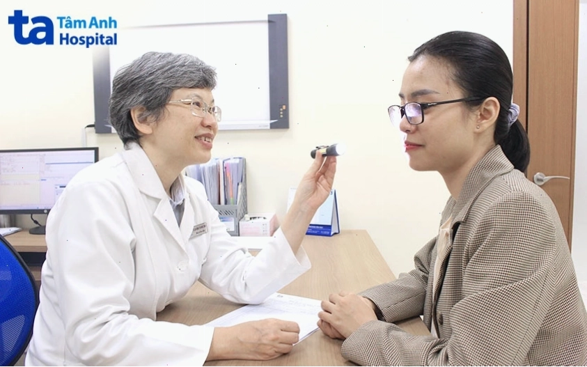 Bác sĩ Đặng Thị Ngọc Bích tư vấn về các vấn đề da liễu