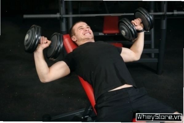 Bài tập Chin up cho tay trước và lưng nam