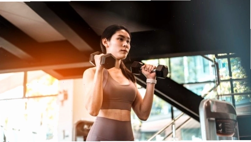 Bài tập chống đẩy vào tường đơn giản, giúp tăng vòng 1 hiệu quả