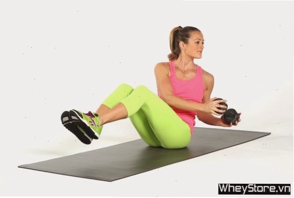 Bài tập Dumbbell Crunch với tạ đơn