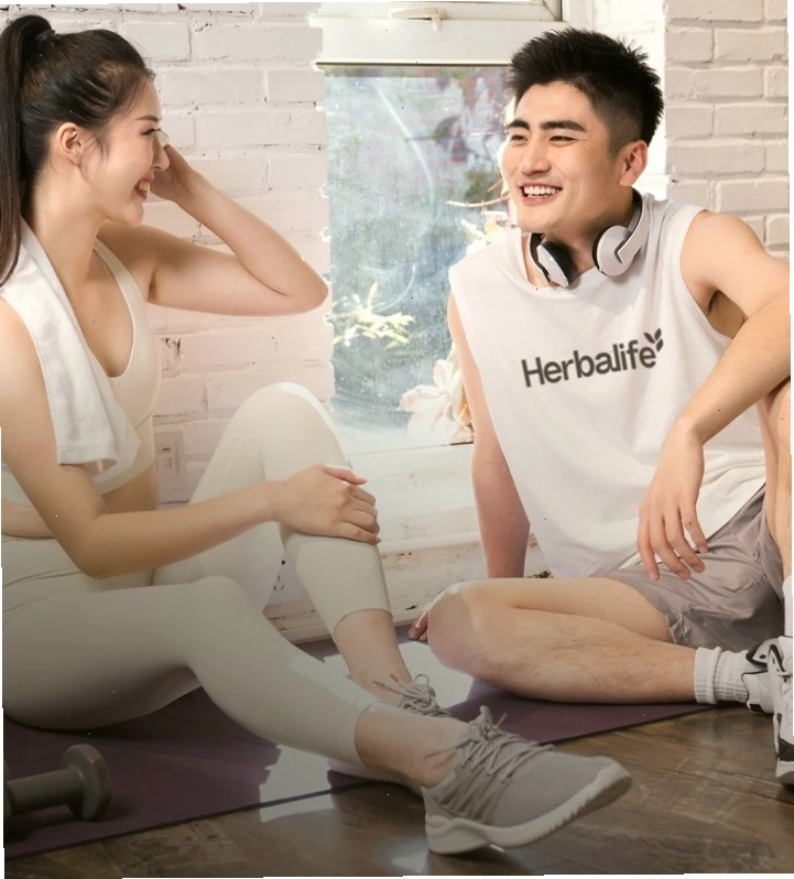Bài tập gập bụng chạm mũi chân