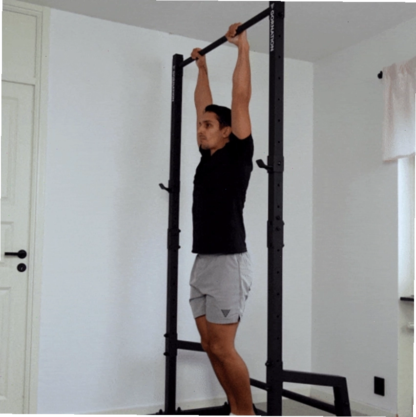 Bài tập Hanging Knees Raise tại xà kép