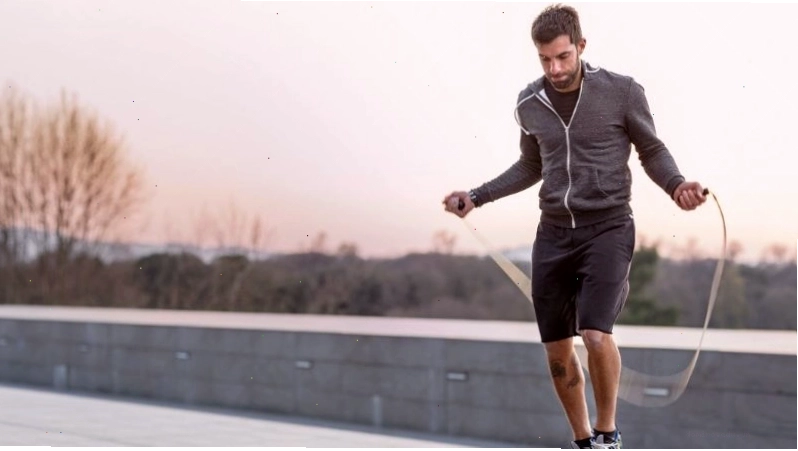Bài tập Jump Rope Fast Skip giúp đôi chân nhanh nhẹn