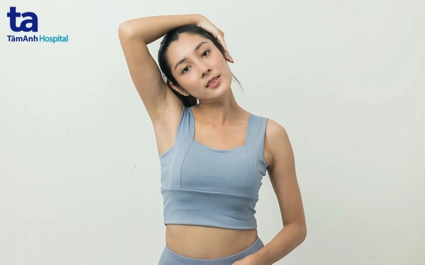 Bài tập kéo giãn cơ cổ hai bên giảm đau vai gáy