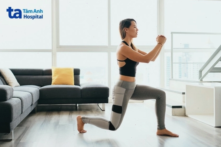Bài tập lunge tác động đến mông, đùi và bụng