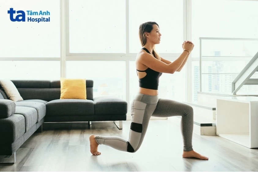 Bài tập lunge tác động hiệu quả lên nhóm cơ mông, đùi và bụng