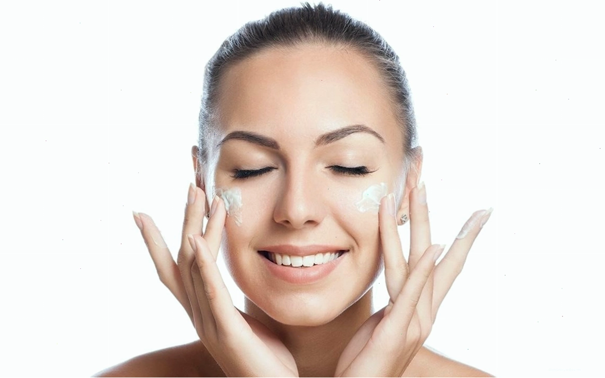 Bài tập massage xương gò má giúp thon gọn mặt