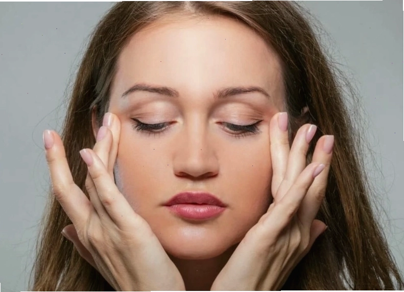 Bài tập nâng cằm giúp thon gọn gương mặt và đánh tan nọng cằm