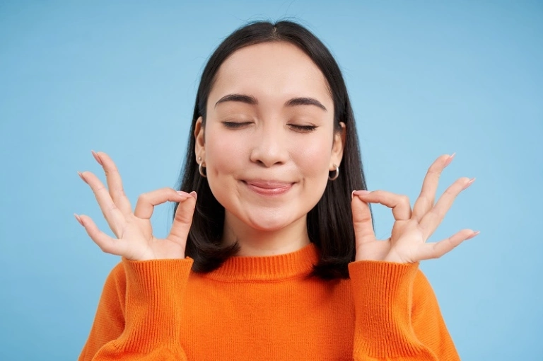Bài tập nâng cơ mặt chảy xệ: Bí quyết giữ gìn nét xuân