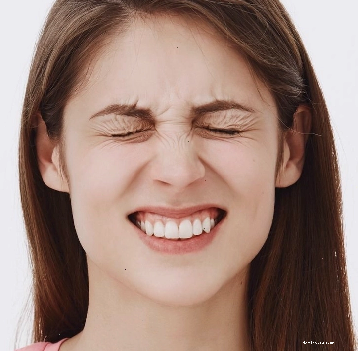 Bài tập nhướn lông mày giúp kích thích cơ mặt và làm thon gọn gương mặt