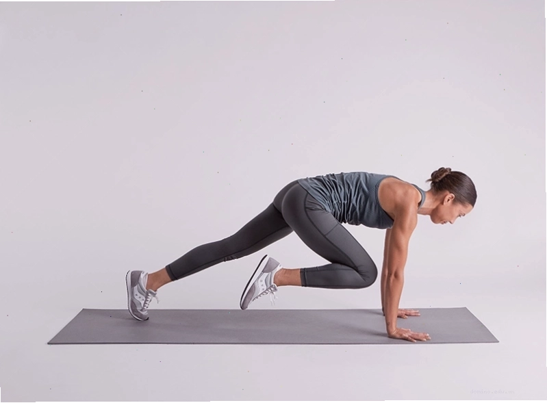 Bài tập plank chống đẩy kết hợp lunges và nâng đầu gối