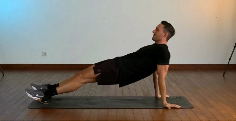 Bài tập Reverse Plank tăng cường sức mạnh cơ lõi