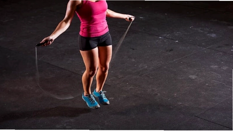 Bài tập Sagittal Switches Jump Rope tương tự bài cơ bản