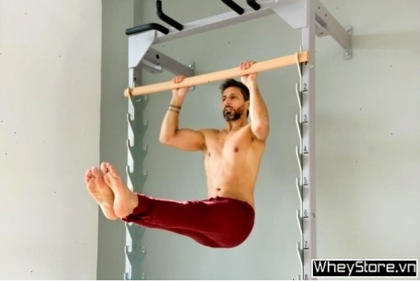 Bài tập xoay bụng 180 độ với xà đơn