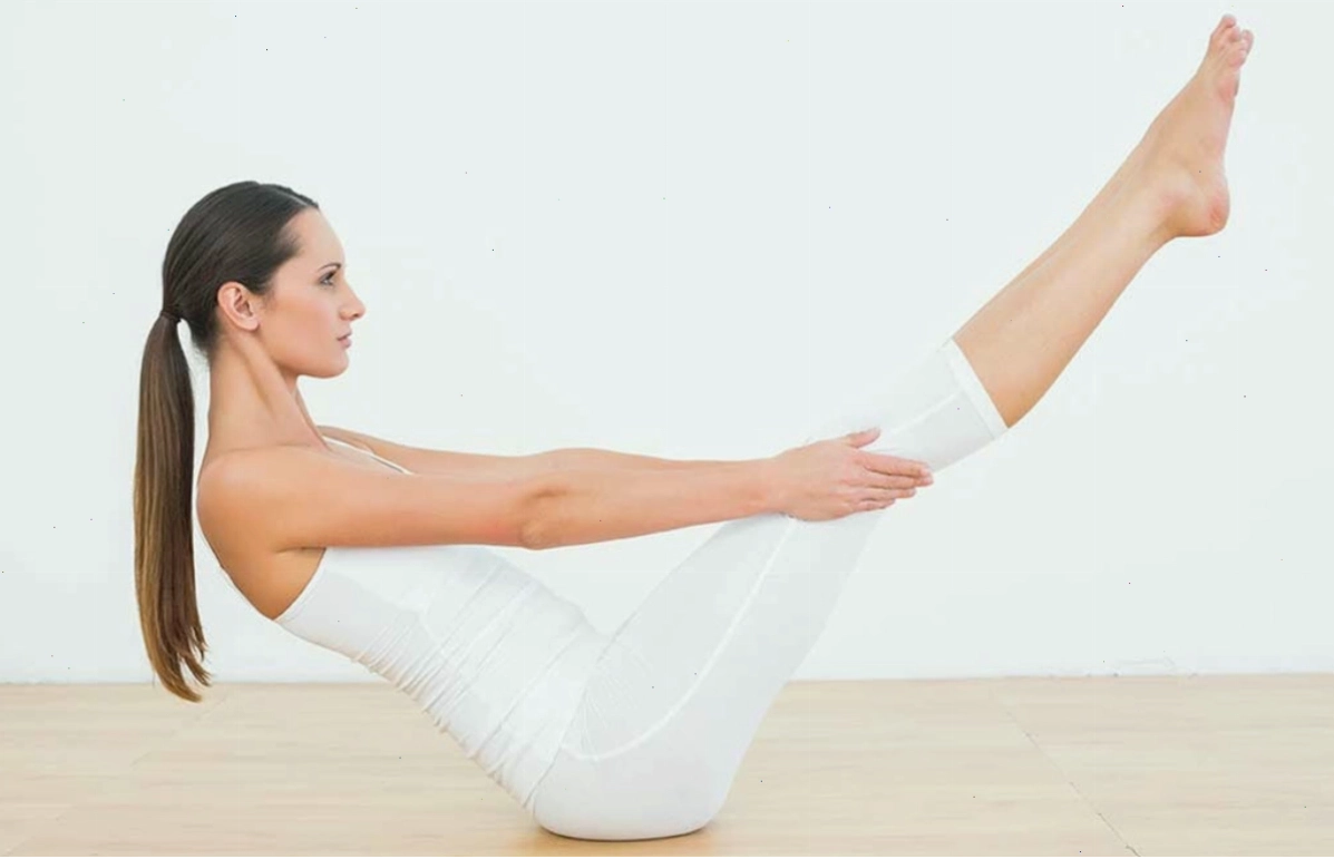 Bài tập yoga giảm mỡ bụng dưới Luna Thái với tư thế con thuyền