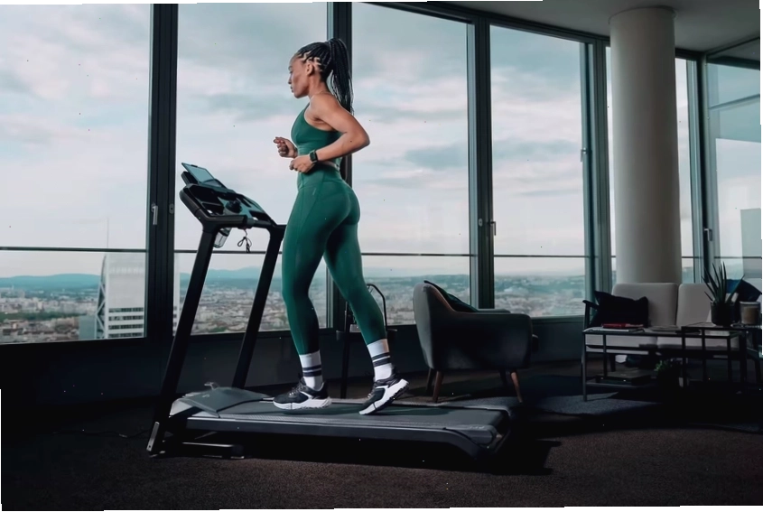Bạn có thể kết hợp thêm việc chạy bộ với máy tại phòng gym để hỗ trợ giảm mỡ, giúp quá trình tăng cơ nhanh chóng hơn