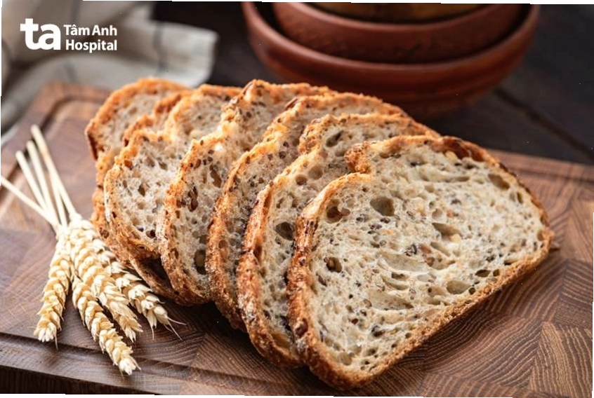 Bánh mì đen nguyên cám là lựa chọn tốt cho người giảm cân