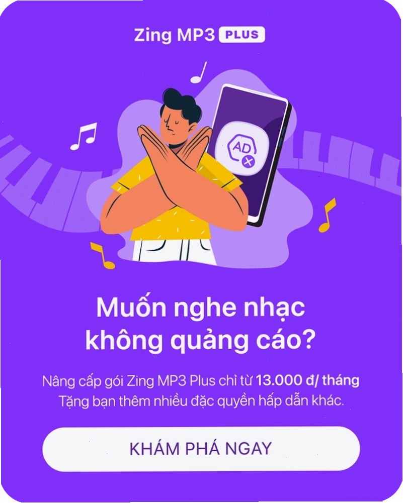 Bé Mai Vy đang thực hiện động tác giơ tay cao trong bài tập thể dục buổi sáng