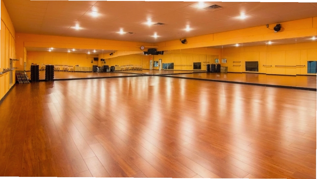 Bên trong X Gym Sports Mall với nhiều khu vực thể thao