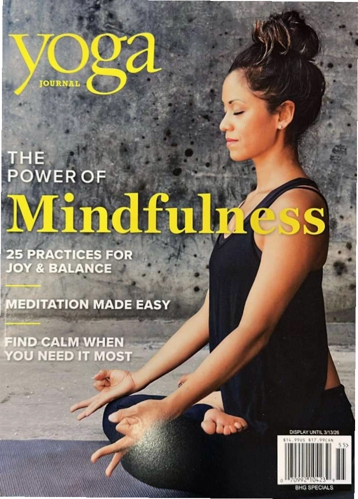 Bìa tạp chí Yoga Journal với hình ảnh người phụ nữ thiền định và tiêu đề 'Sức mạnh của Chánh niệm'