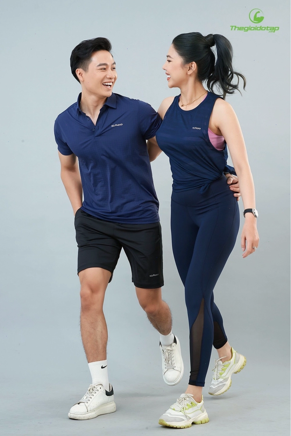 Bình nước cá nhân màu xanh dương đựng nước lọc