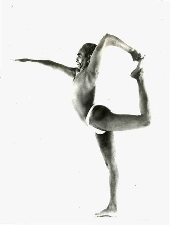B.K.S. Iyengar, người sáng lập phương pháp Yoga Iyengar
