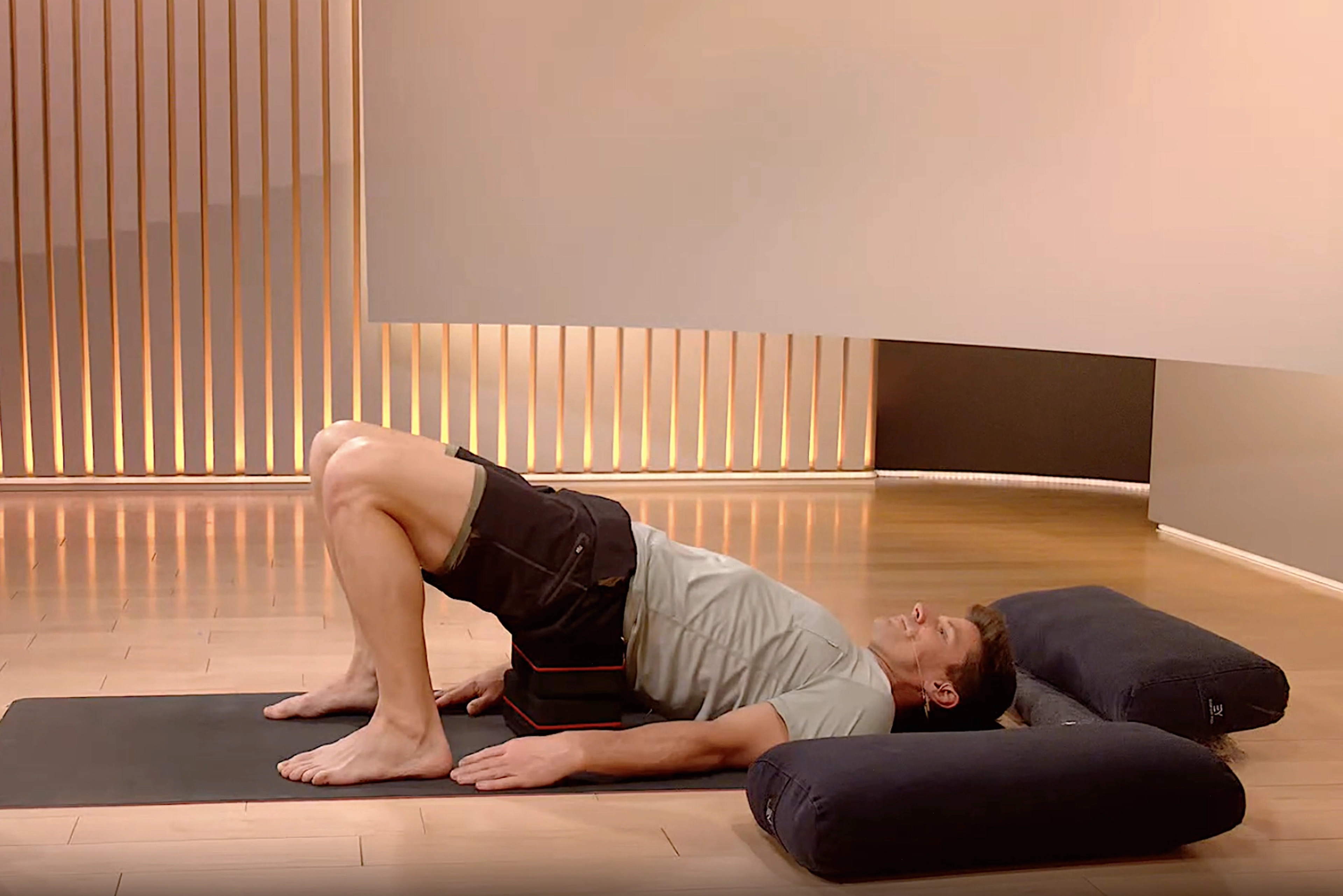 Block yoga được sử dụng để hỗ trợ tư thế Cây cầu