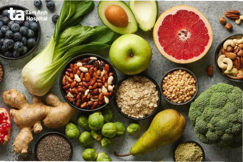 Bổ sung chất xơ và vitamin từ rau xanh, trái cây giúp hỗ trợ giảm cân hiệu quả