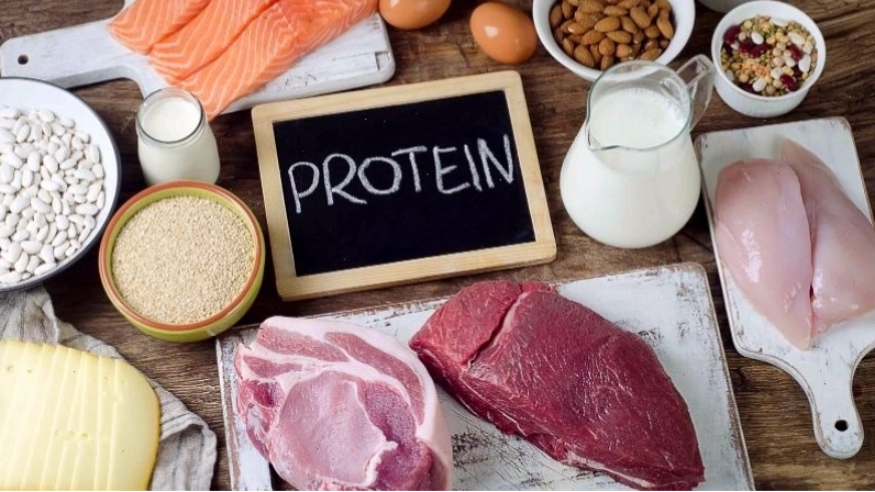Bổ sung nhiều protein như trứng, cá, thịt