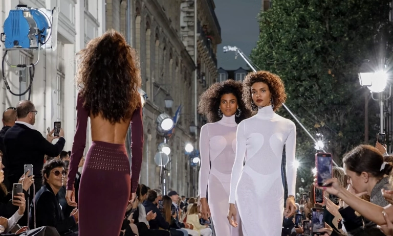 Bodycon là gì? Khám phá lịch sử và cách ứng dụng trang phục ôm sát cơ thể