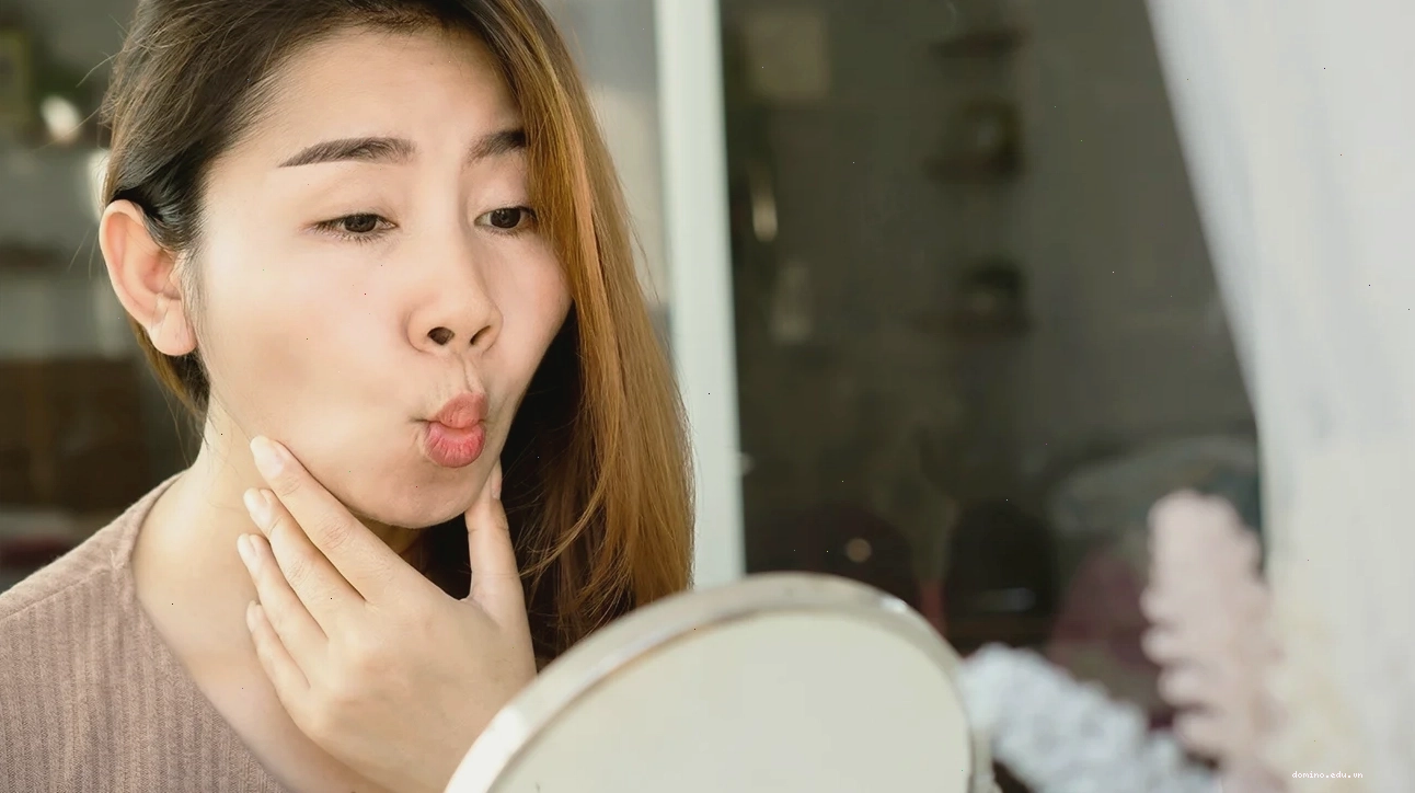 Các bài tập facial yoga được thực hiện bởi nhiều người ở các độ tuổi khác nhau