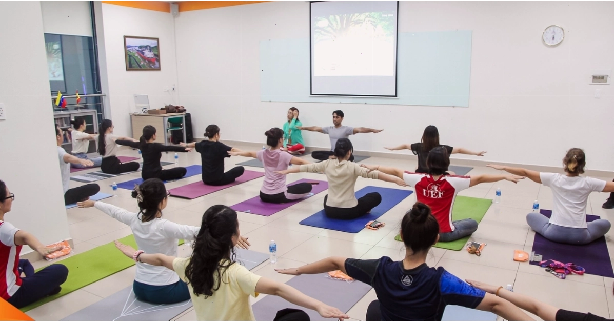 Các lớp tập yoga tại Vyoga World được hướng dẫn bởi giáo viên người Ấn Độ