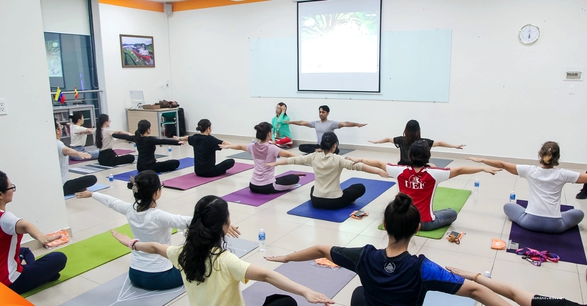 Các lớp tập yoga tại Vyoga World được hướng dẫn bởi giáo viên người Ấn Độ