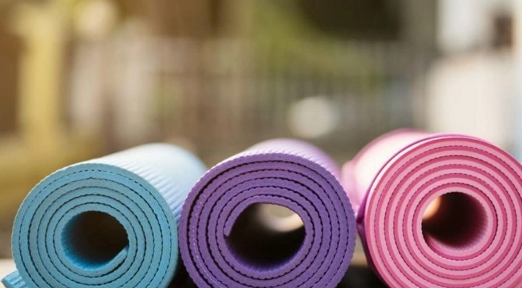 Cách chọn thảm tập yoga phù hợp: Hướng dẫn chi tiết cho người mới bắt đầu