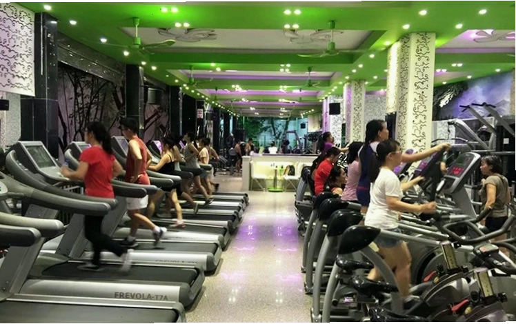 California Fitness and Yoga với không gian tập luyện rộng rãi và thiết bị cao cấp