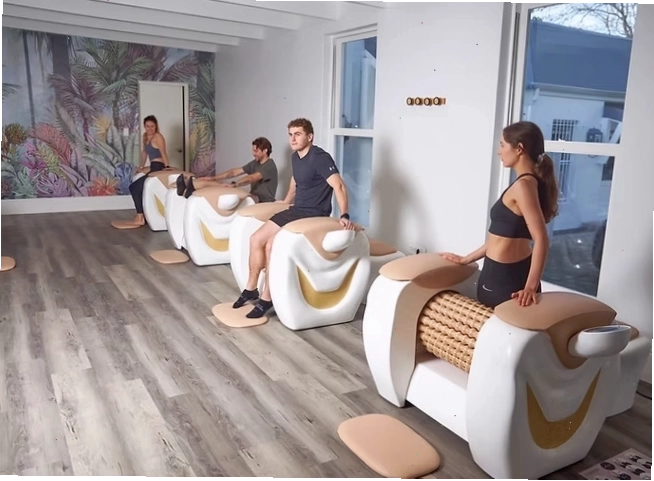Cận cảnh máy BODYROLL với con lăn gỗ và đèn hồng ngoại