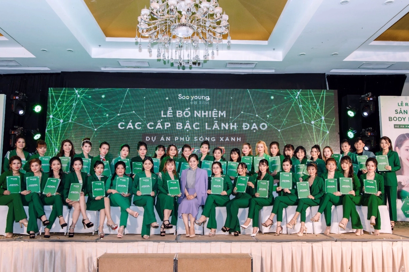 Chất kem Body Lục Tảo mỏng nhẹ, dễ tán