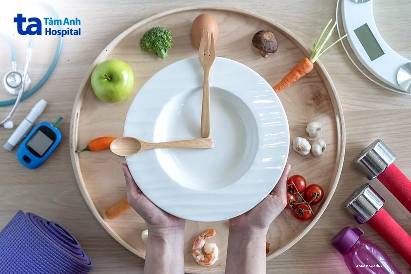 Chế biến món ăn healthy với thịt gà và rau xanh cho thực đơn giảm cân