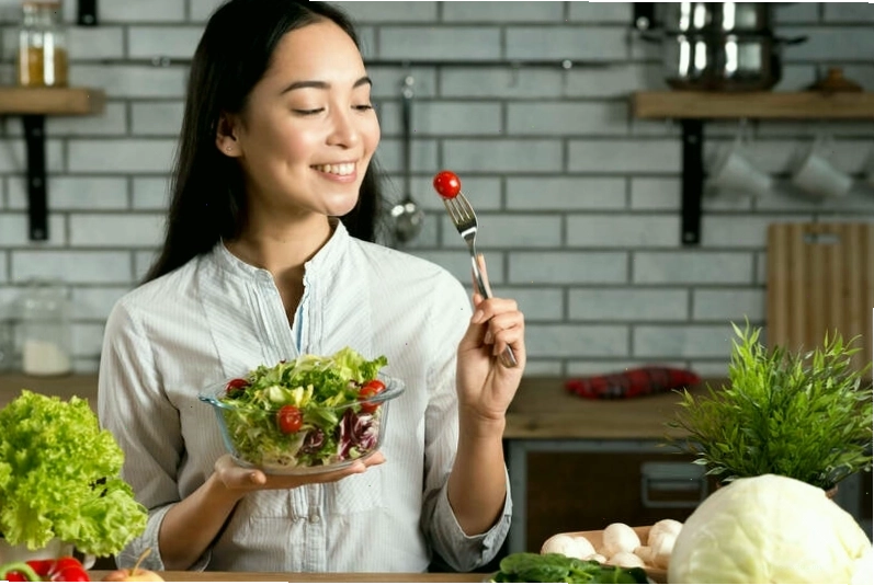 Chế độ ăn uống lành mạnh giúp có vóc dáng cân đối và vòng 1 săn chắc