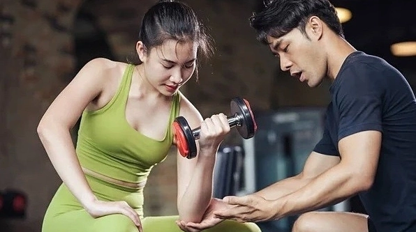 Chi phí tập gym với PT: Bao nhiêu là hợp lý năm 2026?