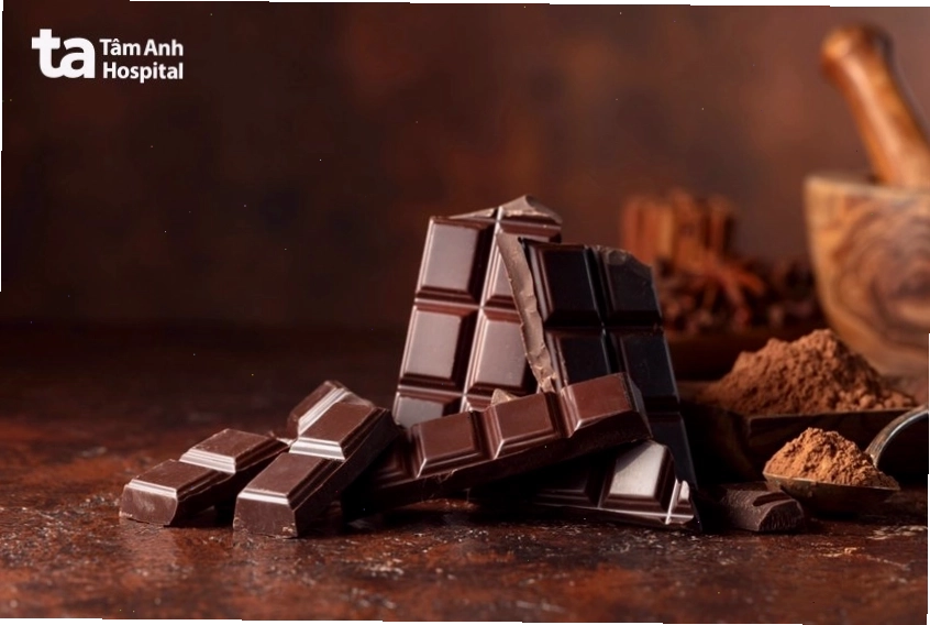 Chocolate nguyên chất chứa hàm lượng cacao cao, hỗ trợ trao đổi chất và giảm cảm giác thèm ăn