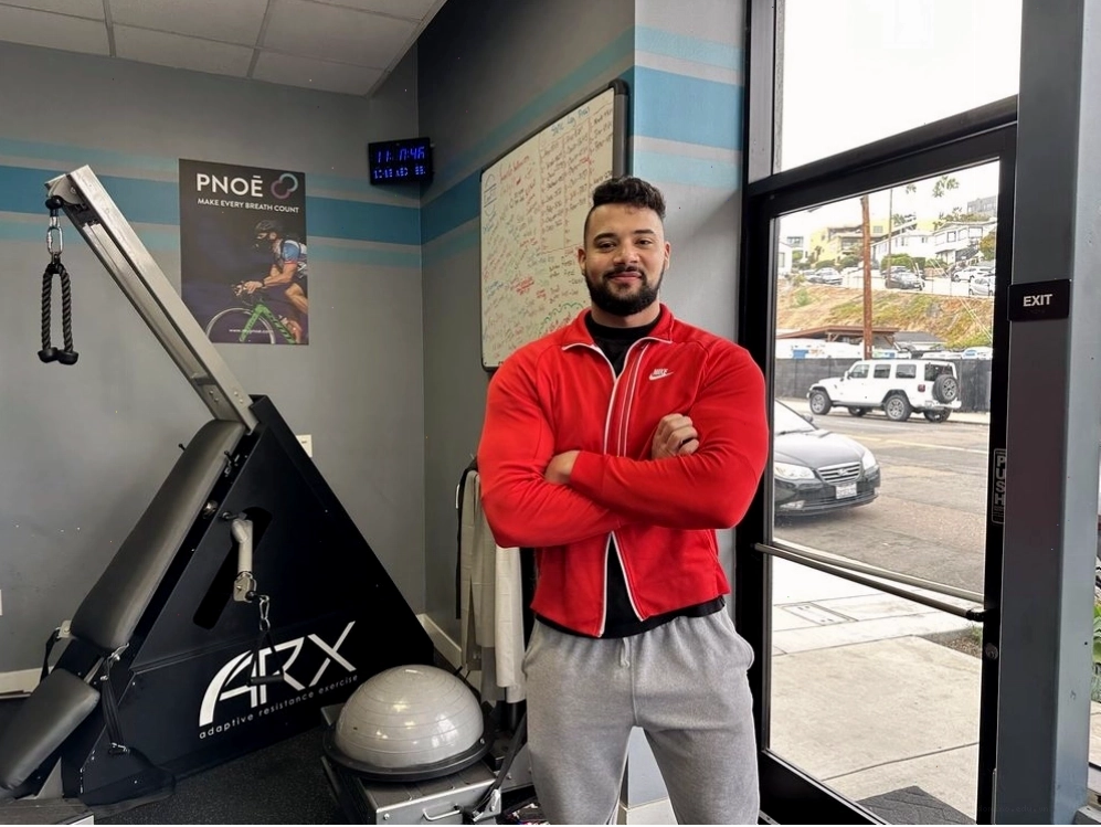 Chris, một trong những huấn luyện viên cá nhân tại Leo's Fitness Lab