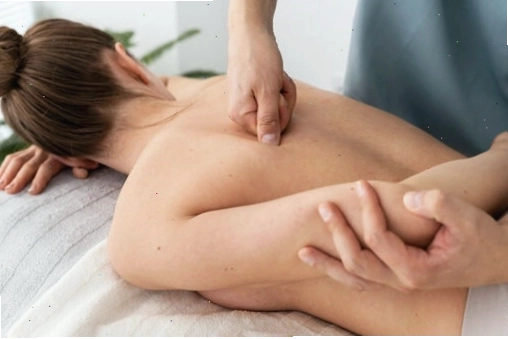 Chườm muối và ngải cứu giúp giảm mỡ bụng và lưu thông khí huyết