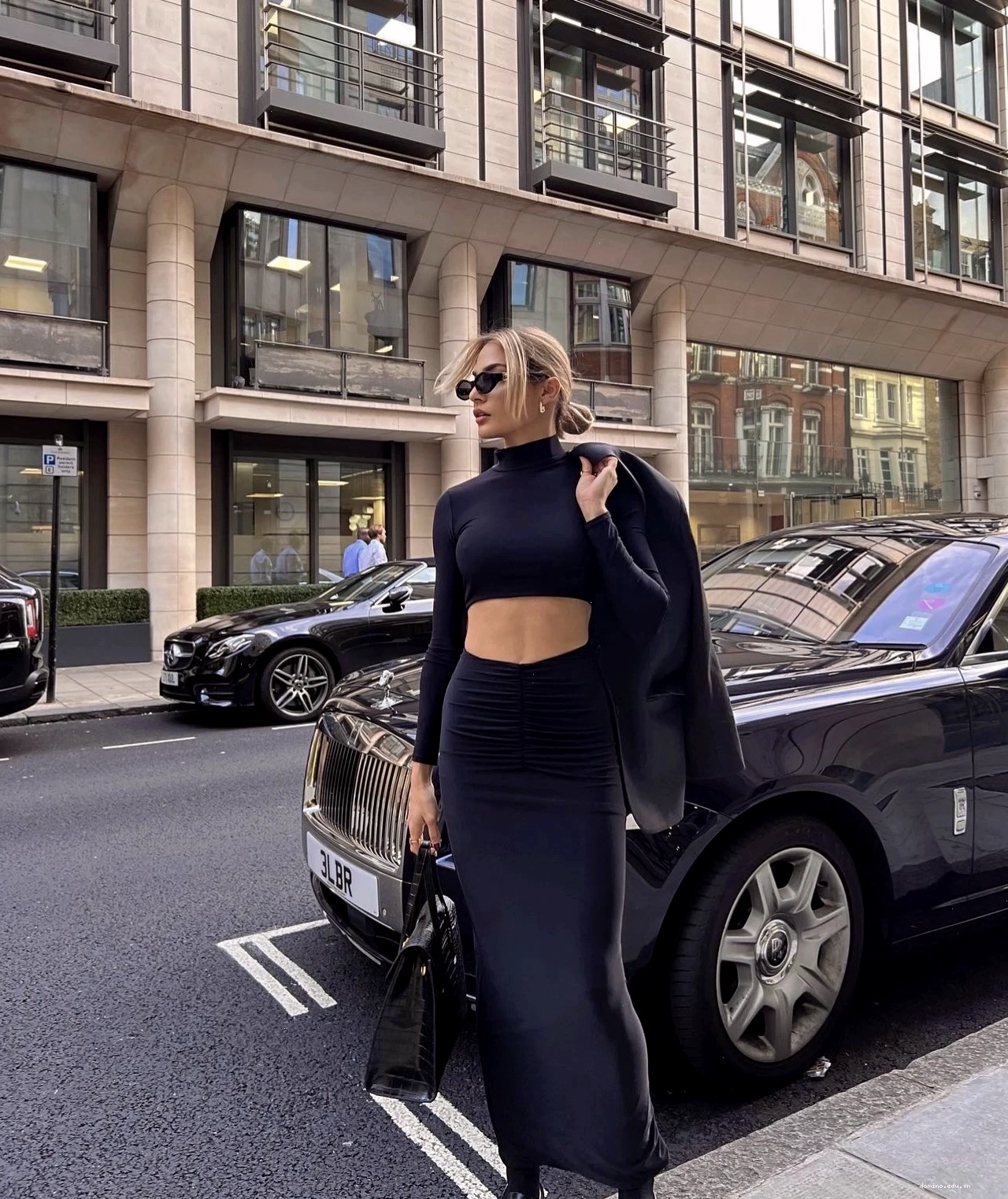 Cô gái tự tin diện trang phục bodycon