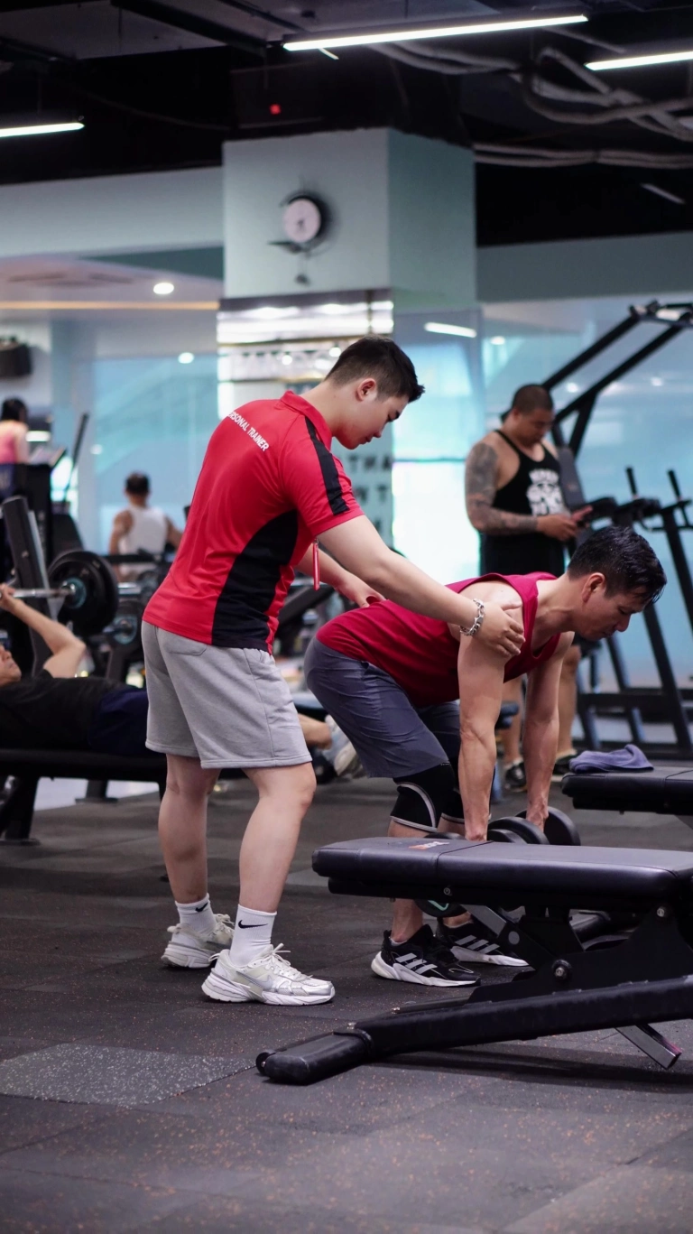 Có nên thuê PT tập gym: Phân tích lợi ích, hạn chế và lời khuyên