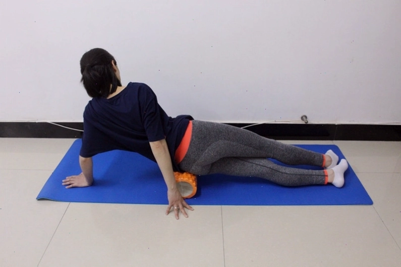 Con lăn yoga giúp massage cơ thể