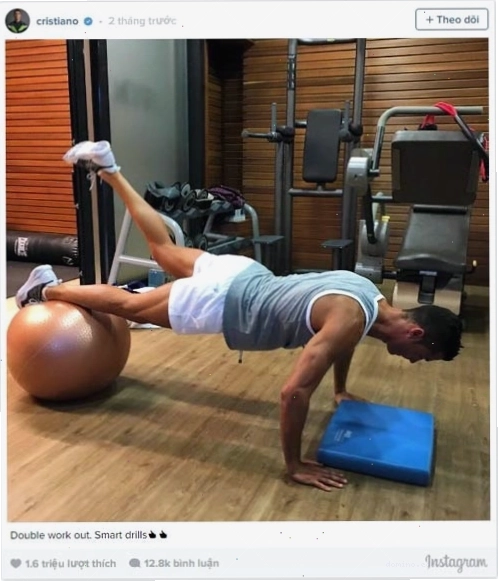 Cristiano Ronaldo tập với bóng và dây đai